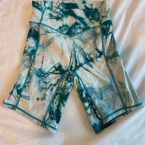Balance Athletica blue tie-dye Rider shorts size Small- Excellent condition!